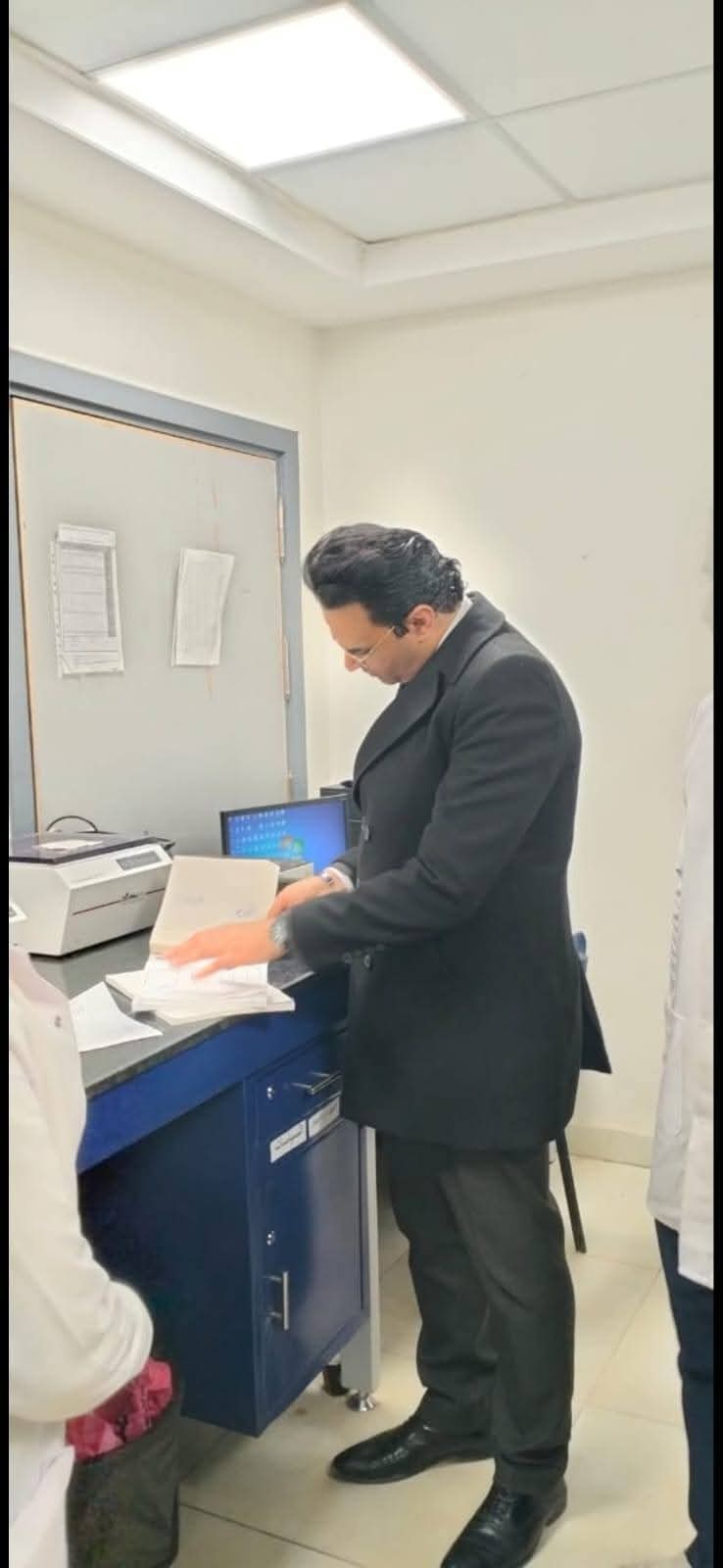 دويدار فى جولة ليلية مفاجئة بمستشفى سوهاج العام.. إنذار 48 ساعة لتصحيح السلبيات